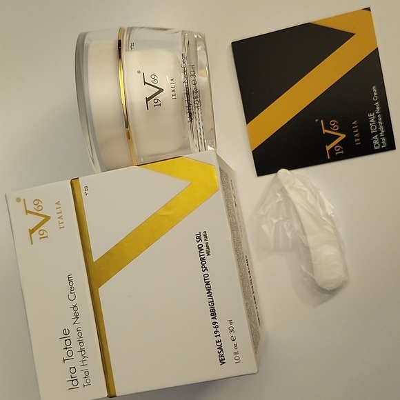 Versace 1969 Idra Totale Neck Cream - Picture 2 of 6
